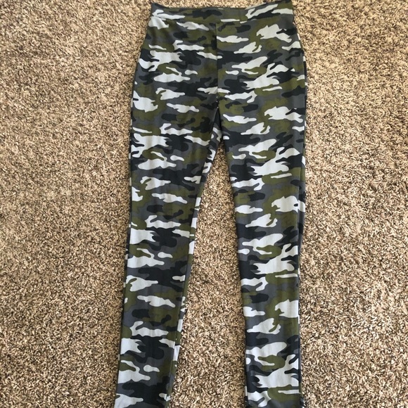 ✨✨ Camo Legging ✨✨ - Picture 1 of 2